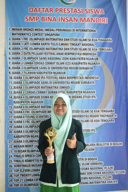 Afifah Nisa Al Qisthy Kelas IX SMP BIMA Juara Harapan 2 IPA Olimpiade Matematika, IPA, PAI Se - Jatim di PONPES YTP FAIR 2018